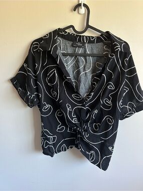 Black Abstract Line Crop Blouse